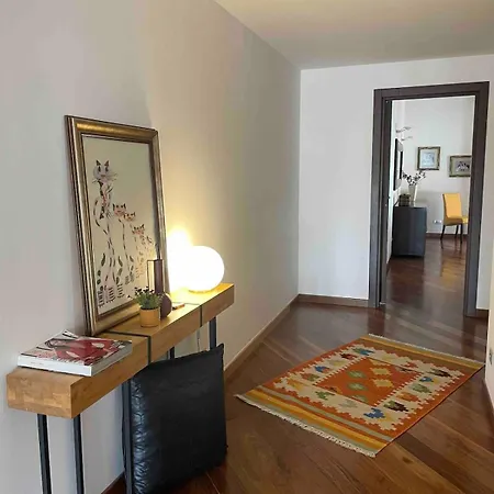 Luxury Spacious Flat With A Lovely Terrace