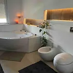 Luxury Spacious Flat With A Lovely Terrace 公寓 地拉那