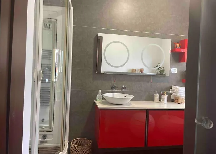 Luxury Spacious Flat With A Lovely Terrace 地拉那